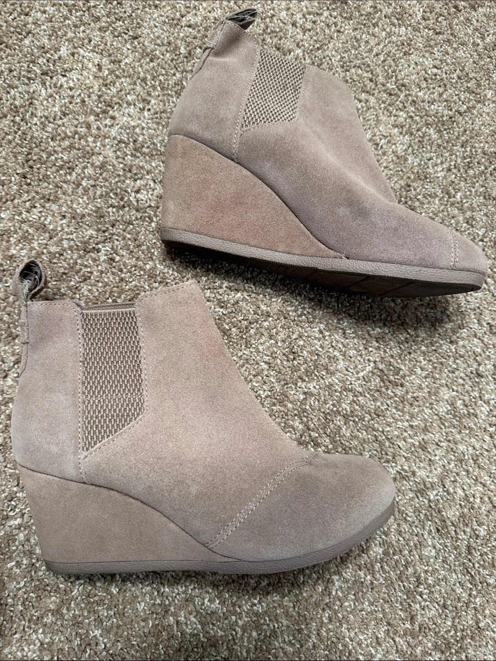 TOMS Bailey Warm Taupe Suede Wedge Ankle Booties SZ 6M slip on round toe pull on